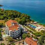 & Wellness Pinia מלון 4*